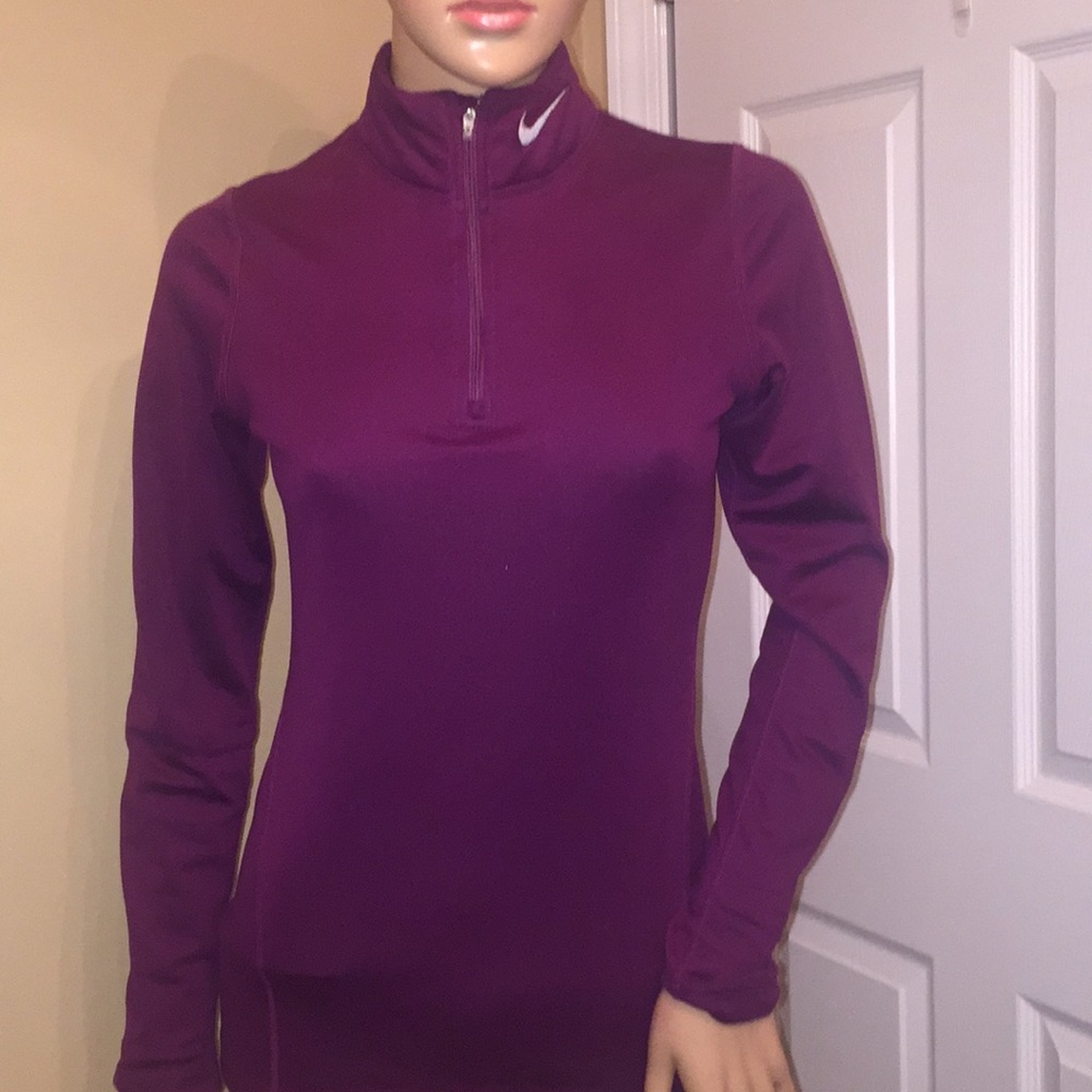Nike FITDRY small active wear performance top. B10